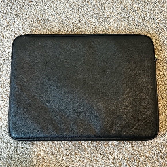 Kate Spade black laptop case - Picture 2 of 3